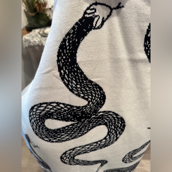 Intarsia knit Snake Throw Blanket Year of the Snake - Picture 2 of 16